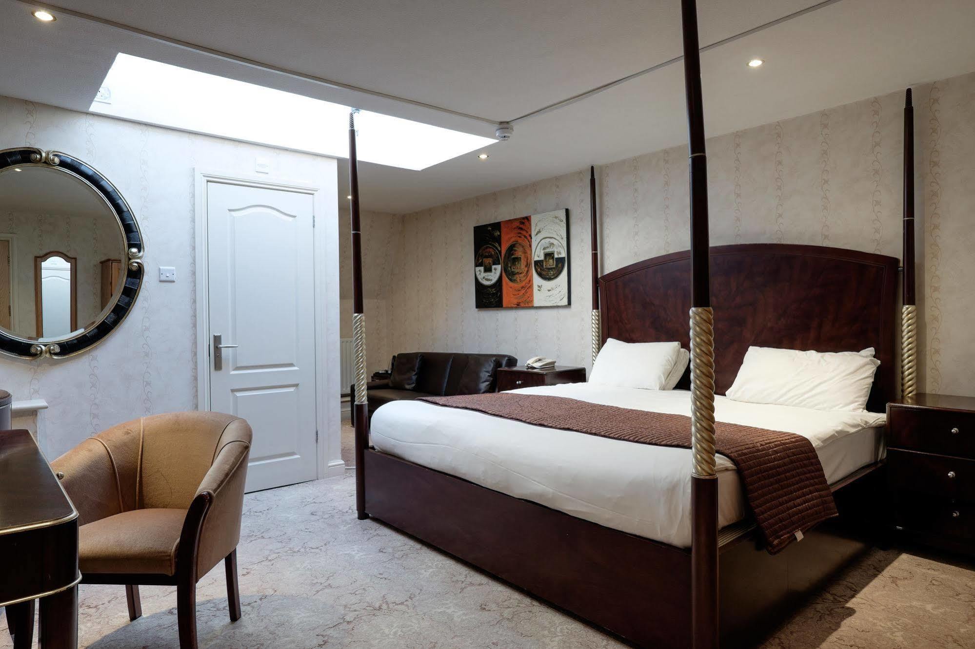 The Cathedral Hotel Lichfield Ngoại thất bức ảnh